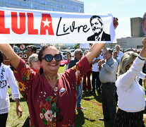Manifestantes exigen la libertad de Lula frente al Ministerio de Justicia en Brasilia. (Fuente: AFP) (Fuente: AFP) (Fuente: AFP)