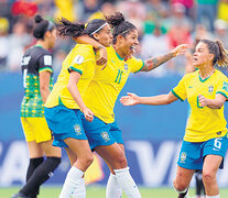 Brasil festeja uno de los tres goles de Cristiane. (Fuente: Prensa FIFA) (Fuente: Prensa FIFA) (Fuente: Prensa FIFA)
