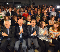 Los candidatos del Frente Progresista se concentraron en el club La Aurora.