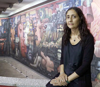 María Elena Lucero es doctora en Humanidades y ARtes con mención en Bellas Artes.