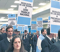 Los trabajadores se manifestaron con carteles y volantes. (Fuente: NA) (Fuente: NA) (Fuente: NA)