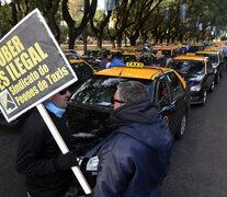 Los taxistas se movilizaron ayer desde Oroño y Cochabamba. (Fuente: Sebastián Granata) (Fuente: Sebastián Granata) (Fuente: Sebastián Granata)