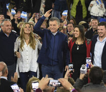 El presidente con los candidatos a diputados nacionales que están &amp;quot;orgullosos de dar la cara&amp;quot;, dijo Macri. (Fuente: Sebastián Granata) (Fuente: Sebastián Granata) (Fuente: Sebastián Granata)