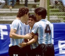 Maradona y Valdano, se abrazan en México 86.  (Fuente: AFP) (Fuente: AFP) (Fuente: AFP)