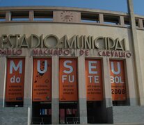 La entrada de ingreso del museo del fútbol en el Pacaembú. (Fuente: Wikipedia) (Fuente: Wikipedia) (Fuente: Wikipedia)