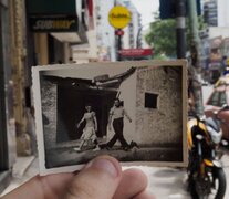 Junto a su hija, Di Tella juega a encontrar sentidos en una serie de fotos.