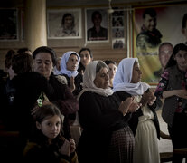 Mujeres organizadas de Shengal, tierra ancestral de la comunidad yazidí. La zona fue bombardeada el 15 de junio  (Fuente: Gentileza Virginia Benedetto) (Fuente: Gentileza Virginia Benedetto) (Fuente: Gentileza Virginia Benedetto)
