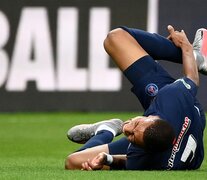 El momento de la lesión de Mbappé, durante la final de la Copa de Francia. (Fuente: AFP) (Fuente: AFP) (Fuente: AFP)