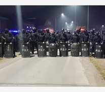 200 policías desalojaron a los obreros en Reconquista