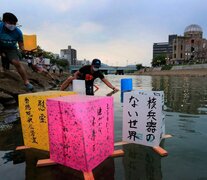 Linternas flotate conmemortivas en el Parque Memorial de Hiroshima.  (Fuente: EFE) (Fuente: EFE) (Fuente: EFE)