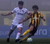 Nacional, rival de Racing, empató 1-1 con Peñarol en el clásico que marcó el regreso del fútbol uruguayo. (Fuente: AFP) (Fuente: AFP) (Fuente: AFP)