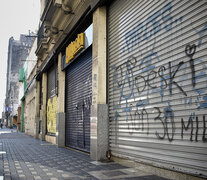 Los comercios del centro con persianas bajas. (Fuente: Andres Macera) (Fuente: Andres Macera) (Fuente: Andres Macera)