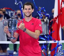 Thiem levanta el trofeo de su primer Grand Slam. (Fuente: EFE) (Fuente: EFE) (Fuente: EFE)