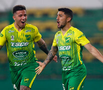 Gabriel Hachen celebra su gol, el segundo de Defensa y Justicia.