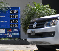La nafta súper de YPF trepó a 61,84 pesos. (Fuente: NA) (Fuente: NA) (Fuente: NA)