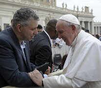 El cineasta Evgeny Afineevsky junto al Papa Francisco.