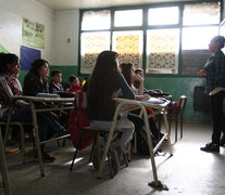 Sólo un 43 por ciento de los jovenes que viven en los hogares con menores ingresos logró graduarse. (Fuente: Bernardino Avila) (Fuente: Bernardino Avila) (Fuente: Bernardino Avila)