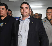 Flavio Bolsonaro, cercano al miliciano Adriano de Nóbrega.  (Fuente: AFP) (Fuente: AFP) (Fuente: AFP)