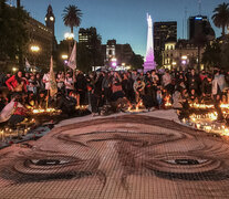 Los militantes pintaron un rostro de Néstor Kirchner en la Plaza de Mayo. (Fuente: Sandra Cartasso) (Fuente: Sandra Cartasso) (Fuente: Sandra Cartasso)