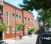 La Unión de Trabajadores de la Educación confirmó esta mañana un nuevo caso de covid-19 positivo en una escuela porteña, establecimiento que hasta ayer funcionó el programa de &amp;quot;revinculación escolar&amp;quot; establecido por Larreta. 