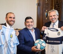 Diego Maradona, Alberto Fernández y Martín Guzmán, en la Rosada. (Fuente: Presidencia) (Fuente: Presidencia) (Fuente: Presidencia)