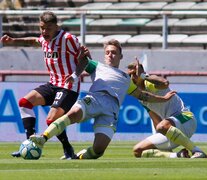 Imagen descriptiva de un partido con más intensidad que situaciones de gol. (Fuente: NA) (Fuente: NA) (Fuente: NA)