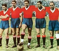 Maril, De la Mata, Erico, Sastre y Zorrilla, la histórica delantera de Independiente.