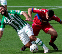 Marcone se lleva puesto a Fekir. Betis batió al Elche.