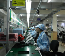 En las plantas que redujeron la jornada laboral mejoraron los niveles de productividad y disminuyó el ausentismo y la siniestralidad en los lugares de trabajo. (Fuente: Télam) (Fuente: Télam) (Fuente: Télam)