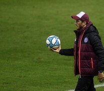 Luis Zubeldía, DT de Lanús. (Fuente: Fotobaires) (Fuente: Fotobaires) (Fuente: Fotobaires)