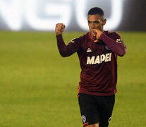 Pepe Sand, goleador de Lanús. (Fuente: Fotobaires) (Fuente: Fotobaires) (Fuente: Fotobaires)