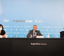 Alberto Fernández hizo el anuncio junto a Ginés González García y Carla Vizzoti.