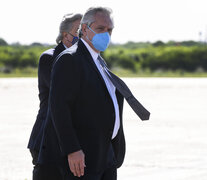 Alberto Fernández antes de subir al avión que lo llevó a Bolivia. (Fuente: Télam) (Fuente: Télam) (Fuente: Télam)