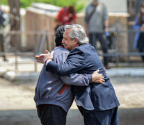 El presidente Alberto Fernández se abraza con Evo Morales en la frontera con Bolivia. (Fuente: Presidencia) (Fuente: Presidencia) (Fuente: Presidencia)