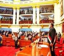 Merino asume la presidencia de Perú ante el pleno del Congreso. (Fuente: EFE) (Fuente: EFE) (Fuente: EFE)