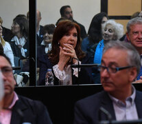 Cristina Kirchner frente a los armados de Comodoro Py.