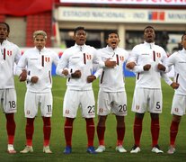 El abrazo de los jugadores peruanos en Chile, mientras sus compatriotas protestaban en las calles de Lima. (Fuente: Prensa Selección Perú) (Fuente: Prensa Selección Perú) (Fuente: Prensa Selección Perú)