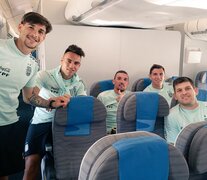 El plantel argentino rumbo a Lima. (Fuente: NA) (Fuente: NA) (Fuente: NA)