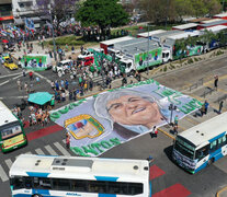 La caravana de camiones, taxis, colectivos y autos particulares en el día de la militancia. (Fuente: NA) (Fuente: NA) (Fuente: NA)