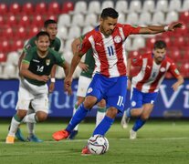 El gol de penal de Angel Romero para Paraguay.