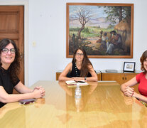 Iris Pezzarini, Elizabeth Gómez Alcorta y Lucía Cirmi