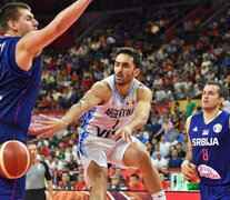 Campazzo encara a su futuro compañero Nikola Jokic, el serbio que brilla en Denver Nuggets. (Fuente: AFP) (Fuente: AFP) (Fuente: AFP)