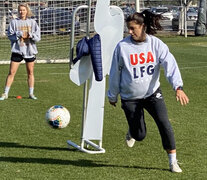 Alex Morgan, un de las mejores futbolistas del mundo, entrenando con un embarazo de siete meses. (Fuente: Twitter @BeastModeSoccer) (Fuente: Twitter @BeastModeSoccer) (Fuente: Twitter @BeastModeSoccer)