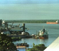 La mayor actividad de buques y cargas de la hidrovía se da en el Gran Rosario. 