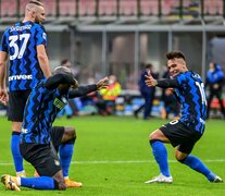 Lukaku y Martínez: un particular festejo entre goleadores neroazzurri. (Fuente: AFP) (Fuente: AFP) (Fuente: AFP)