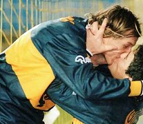 El beso de gol entre Maradona y Caniggia