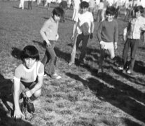 Maradona con Los Cebollitas, el equipo que lo lanzó a la fama. (Fuente: Libro de Francis Cornejo) (Fuente: Libro de Francis Cornejo) (Fuente: Libro de Francis Cornejo)