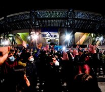 Simpatizantes de Maradona rodean el estadio que llevará su nombre. (Fuente: EFE) (Fuente: EFE) (Fuente: EFE)