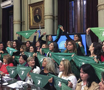 Diputadas y senadoras en la previa del debate que se llevó a cabo en 2018