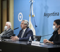 Alberto Fernández en el anuncio junto a Ginés González GArcía y Luana Volnovich.